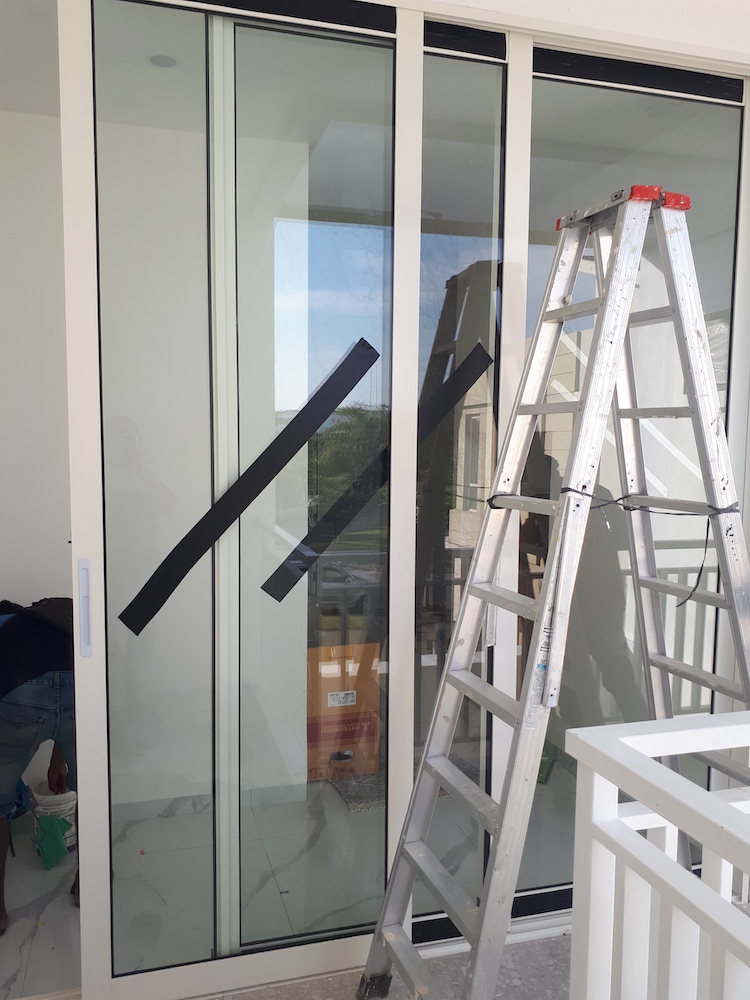 Sliding door 4