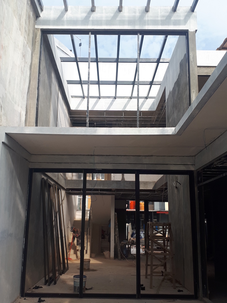 Sliding door 9