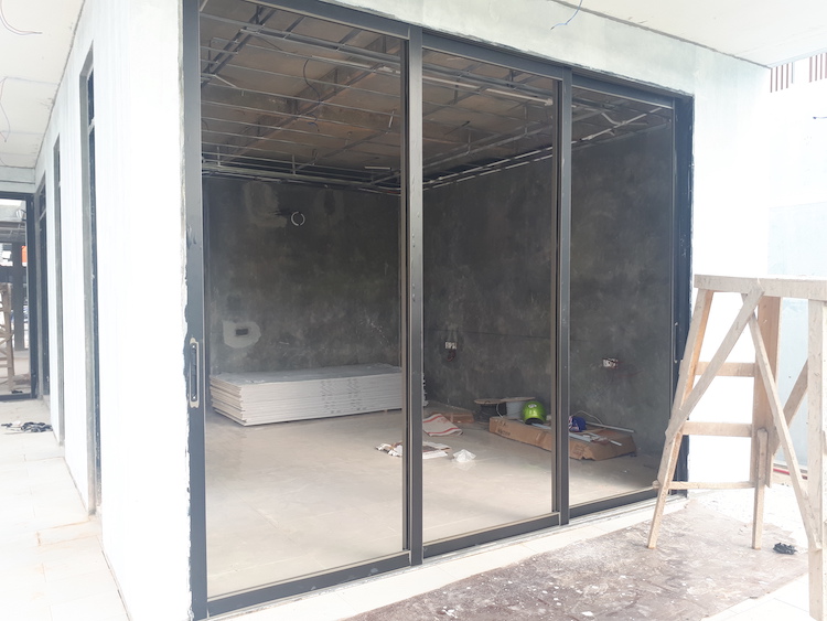 Sliding door 6
