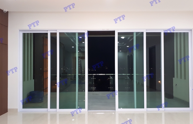 Sliding door 1