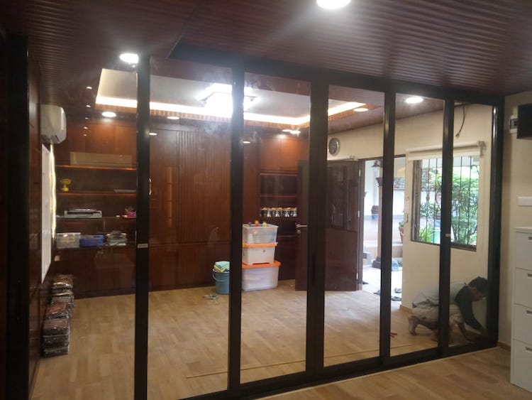 Sliding door 8